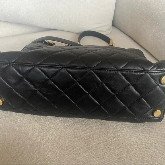 Susannah Michael Kors Black Quilted Chain Tote Bag - Picture 4 of 12